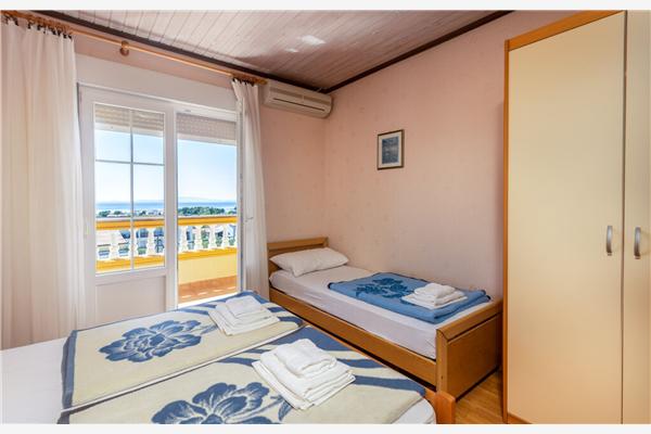 Apartment A1, for 5 persons