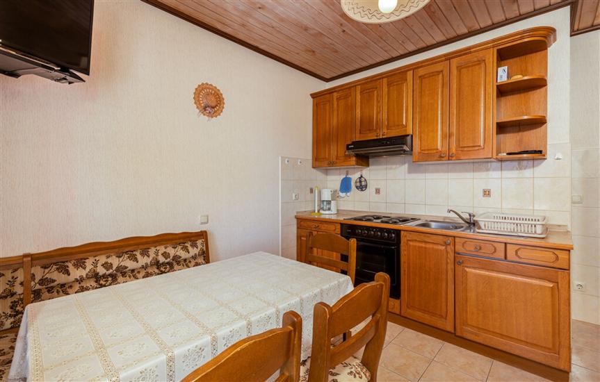Apartment A1, for 5 persons
