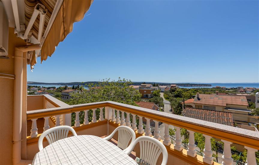 Apartment A1, for 5 persons