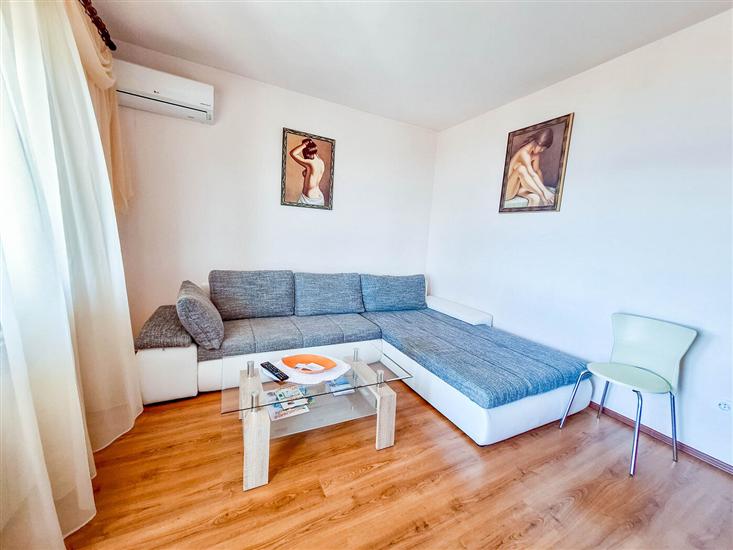 Apartment A1, for 5 persons