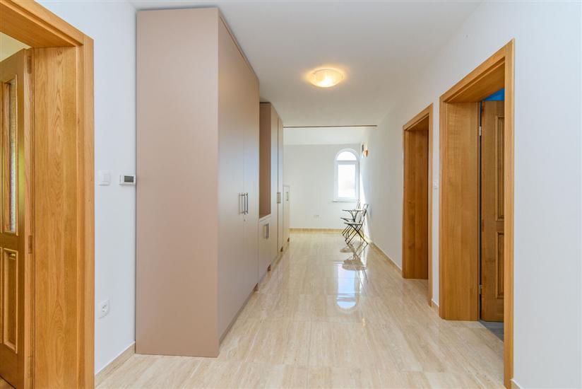 Apartment A1, for 6 persons