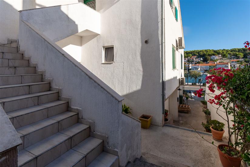 Apartments Ivan Centar with Sea View