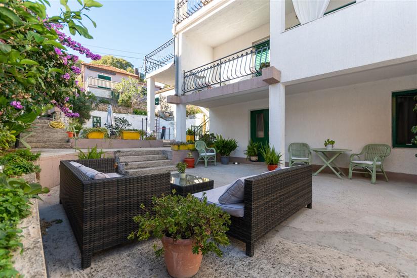 Apartments Ivan Centar with Sea View