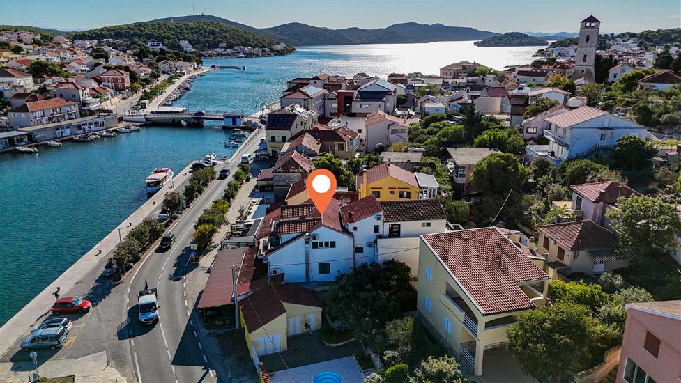 Apartments Ivan Centar with Sea View