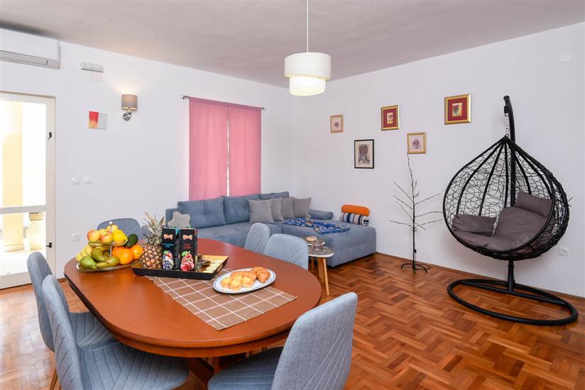 Apartment A1, for 6 persons
