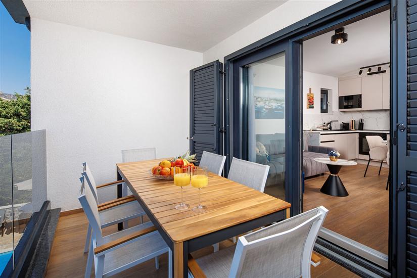 House K1, for 12 persons