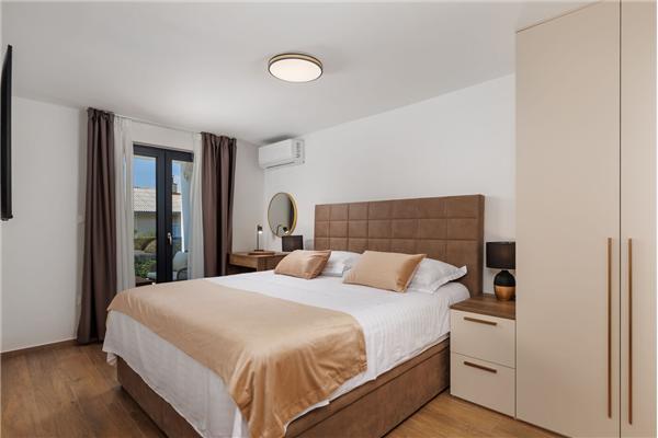 House K1, for 12 persons