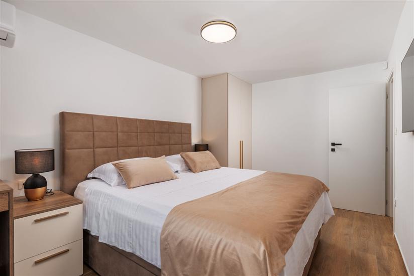House K1, for 12 persons