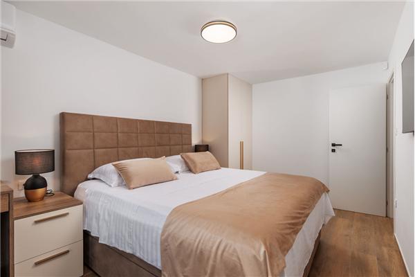 House K1, for 12 persons