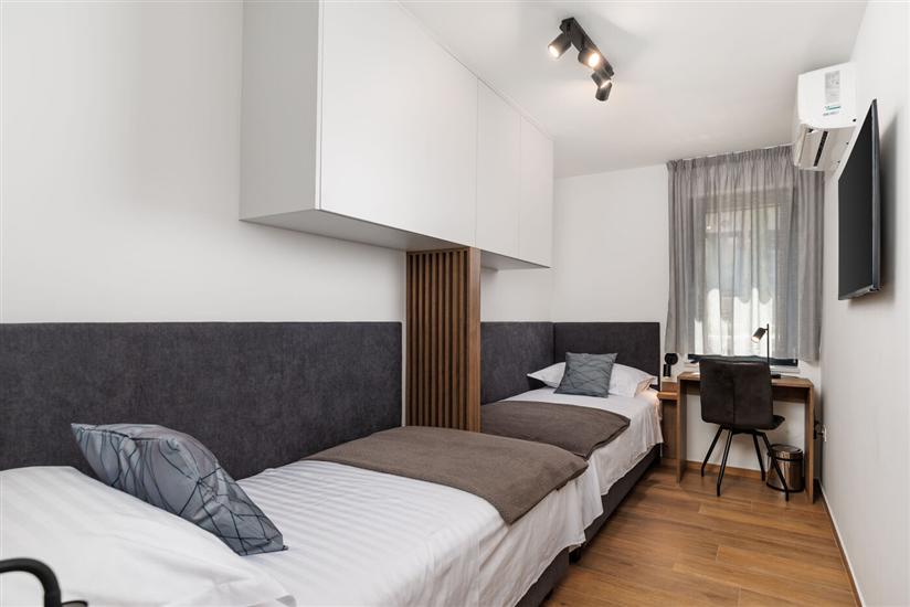 House K1, for 12 persons