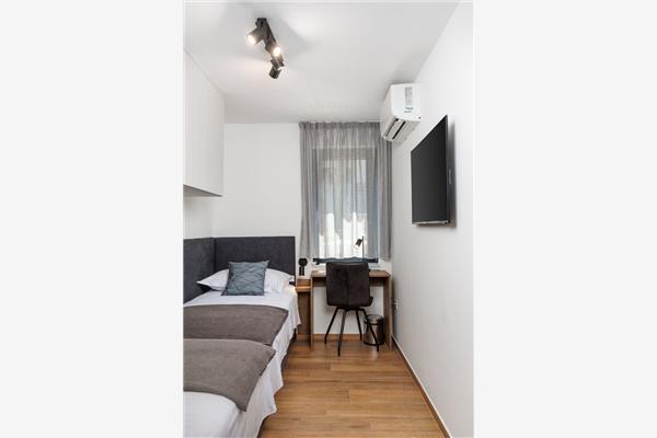 House K1, for 12 persons