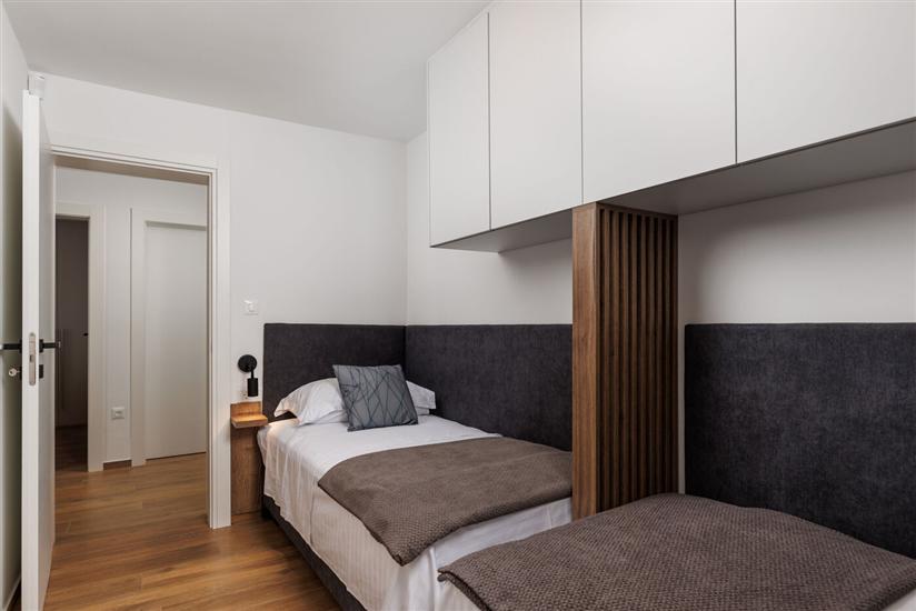 House K1, for 12 persons