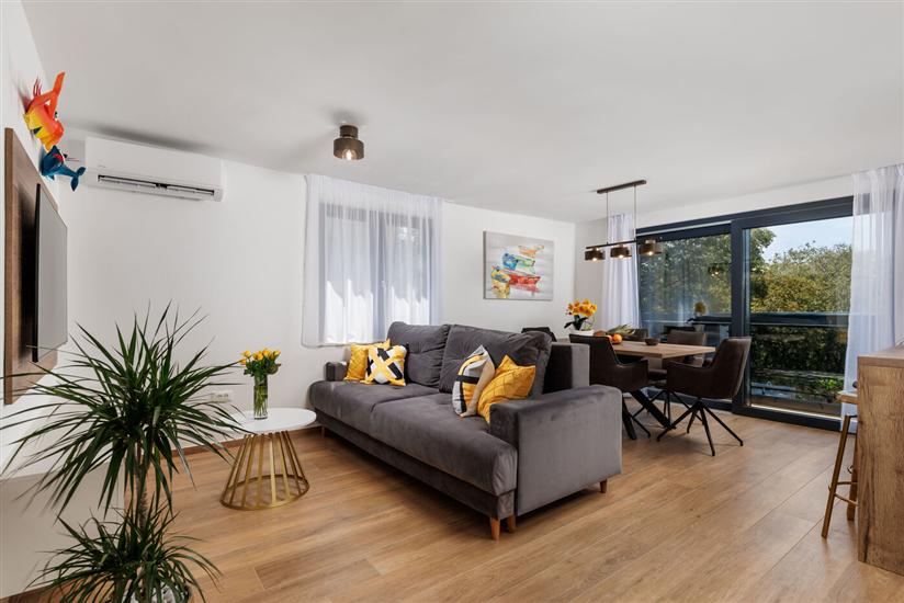 House K1, for 12 persons