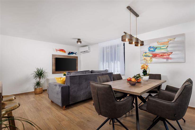 House K1, for 12 persons