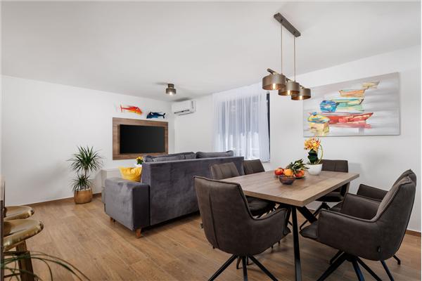 House K1, for 12 persons
