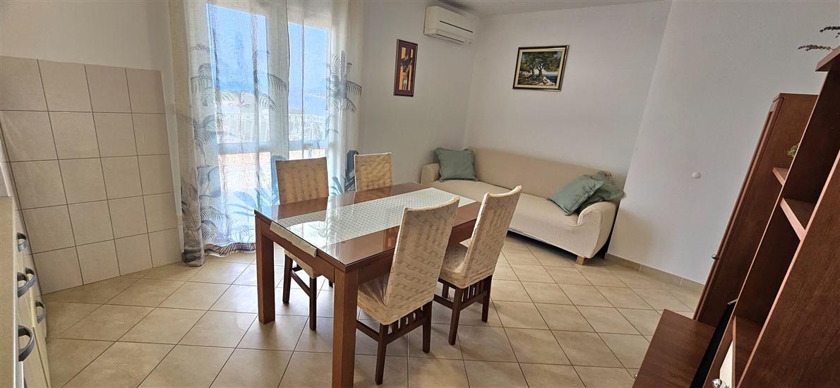 Apartment A1, for 5 persons
