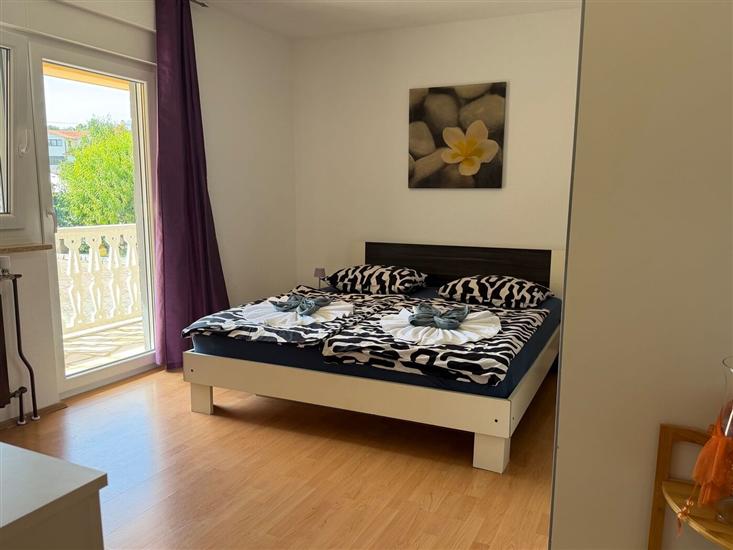 House K1, for 12 persons