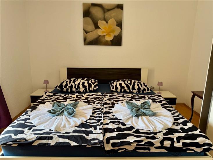 House K1, for 12 persons
