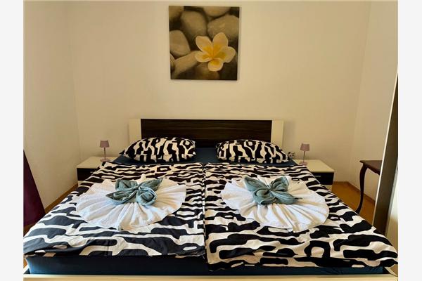House K1, for 12 persons