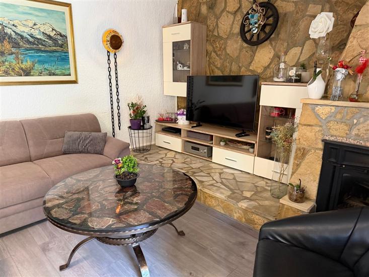 House K1, for 12 persons