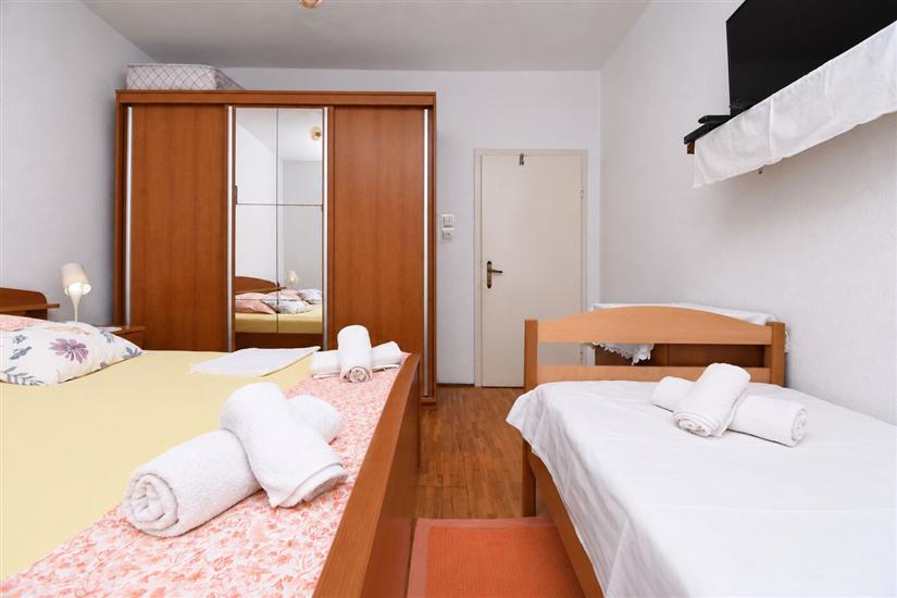 Apartment A1, for 5 persons