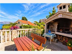 Apartment Middle Dalmatian islands,BookKatFrom 71 €