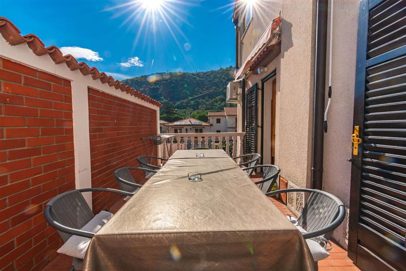 Apartment A1, for 6 persons