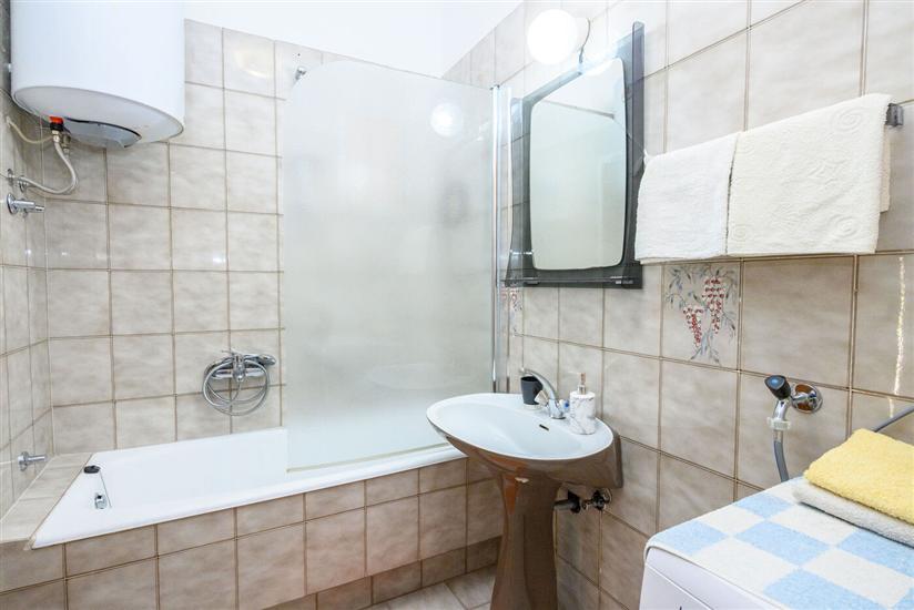 Apartment A1, for 5 persons