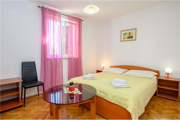 Apartment A1, for 5 persons
