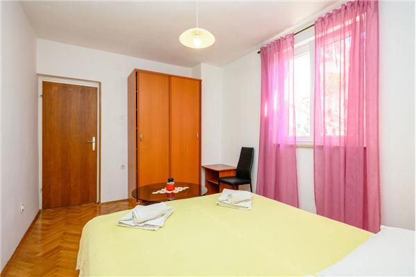 Apartment A1, for 5 persons