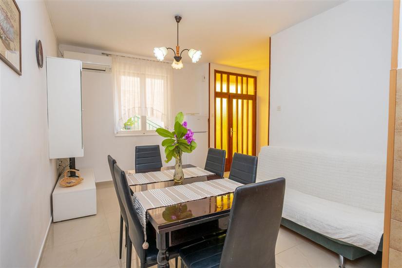 Apartment A1, for 5 persons