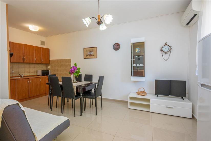 Apartment A1, for 5 persons