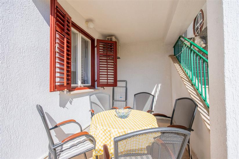 Apartment A1, for 5 persons