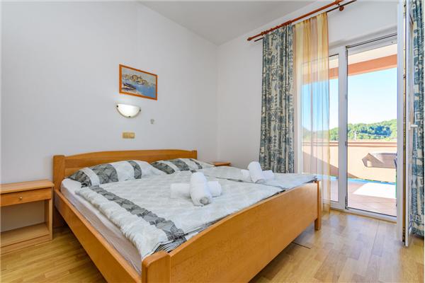 Apartment A1, for 5 persons