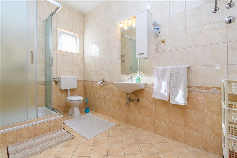 Apartment A2, for 5 persons