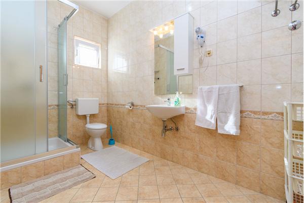 Apartment A2, for 5 persons