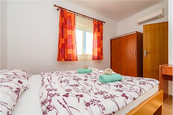 Apartment A2, for 5 persons