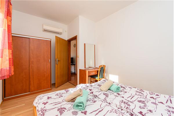 Apartment A2, for 5 persons