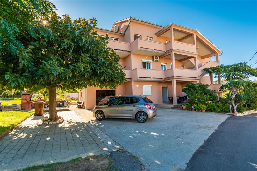 Apartments and Room Ljubica
