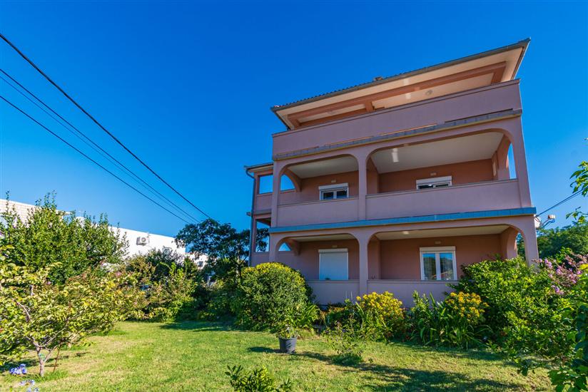 Apartments and Room Ljubica