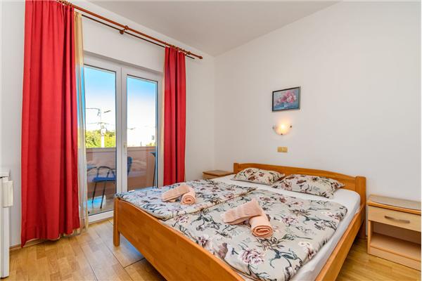 Room S1, for 2 persons