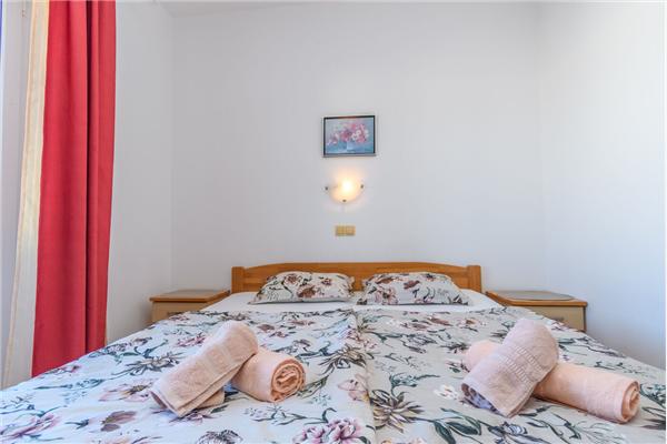 Room S1, for 2 persons
