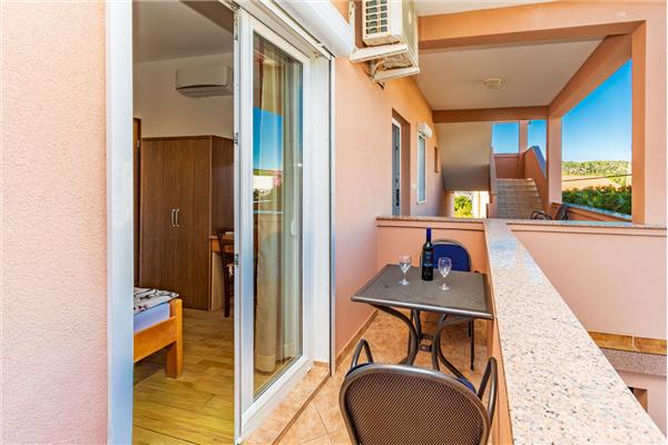 Room S1, for 2 persons