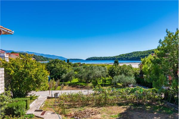 Apartment A2, for 6 persons