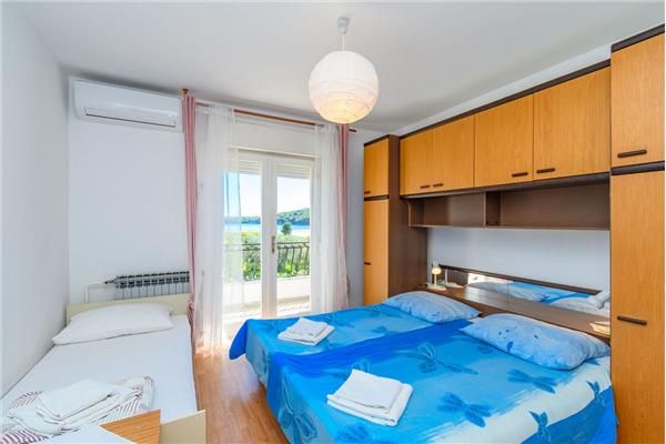 Apartment A2, for 6 persons