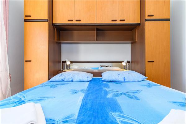 Apartment A2, for 6 persons
