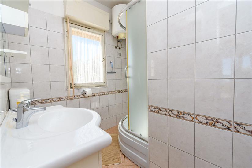 Apartment A2, for 6 persons