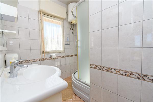 Apartment A2, for 6 persons