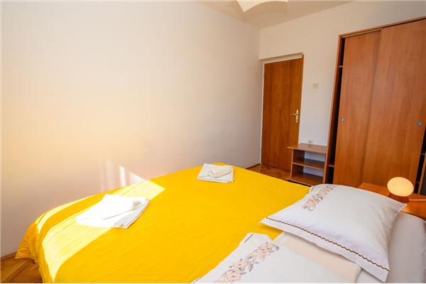 Apartment A4, for 5 persons