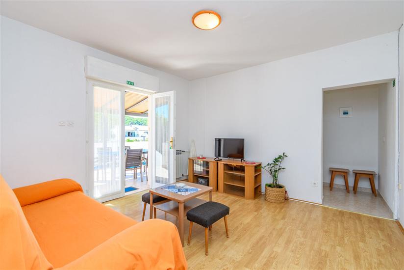 Apartment A2, for 6 persons